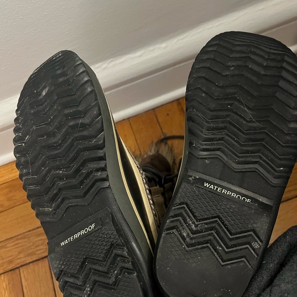 Sorel Joan of Arc Furry Brown Black Winter Snow Boot - Size 9 - Picture 4 of 5